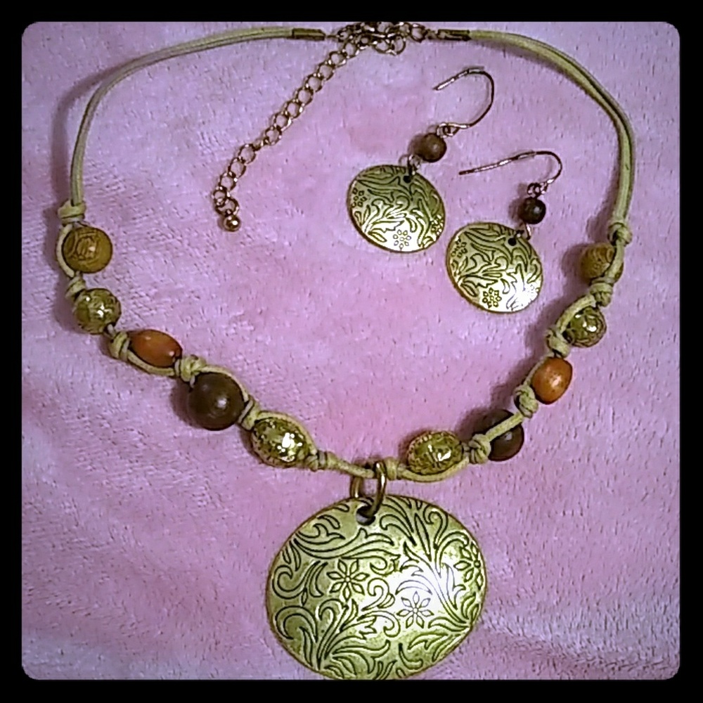 Necklace and earrings Set